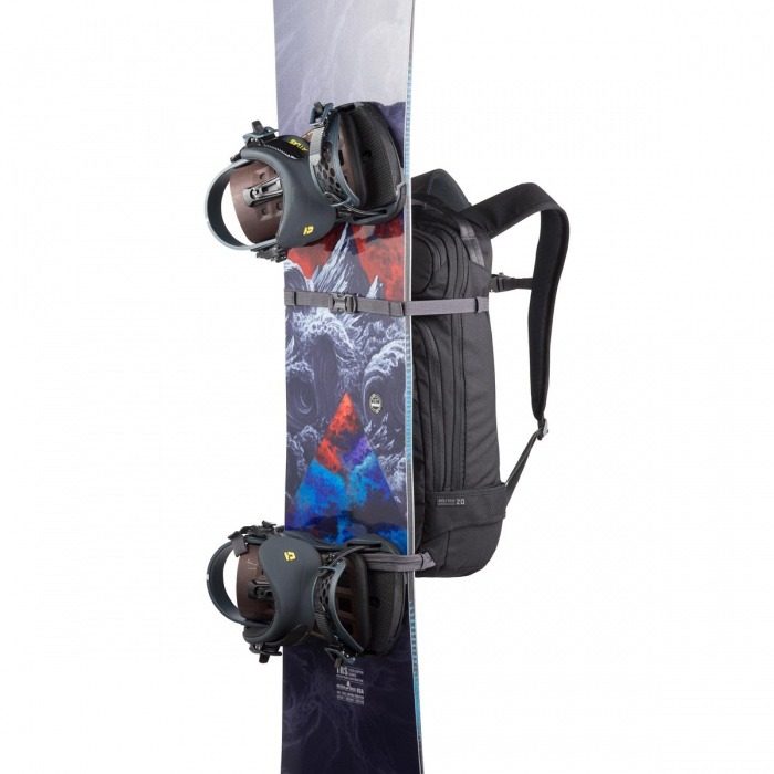 Dakine Heli Pro 20L - Vertical Snowboard Carry - Black
